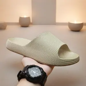 Men’s summer slippers/sandals for home and indoor use—non-slip, lightweight, soft sole, casual, suitable for outdoor wear and the beach