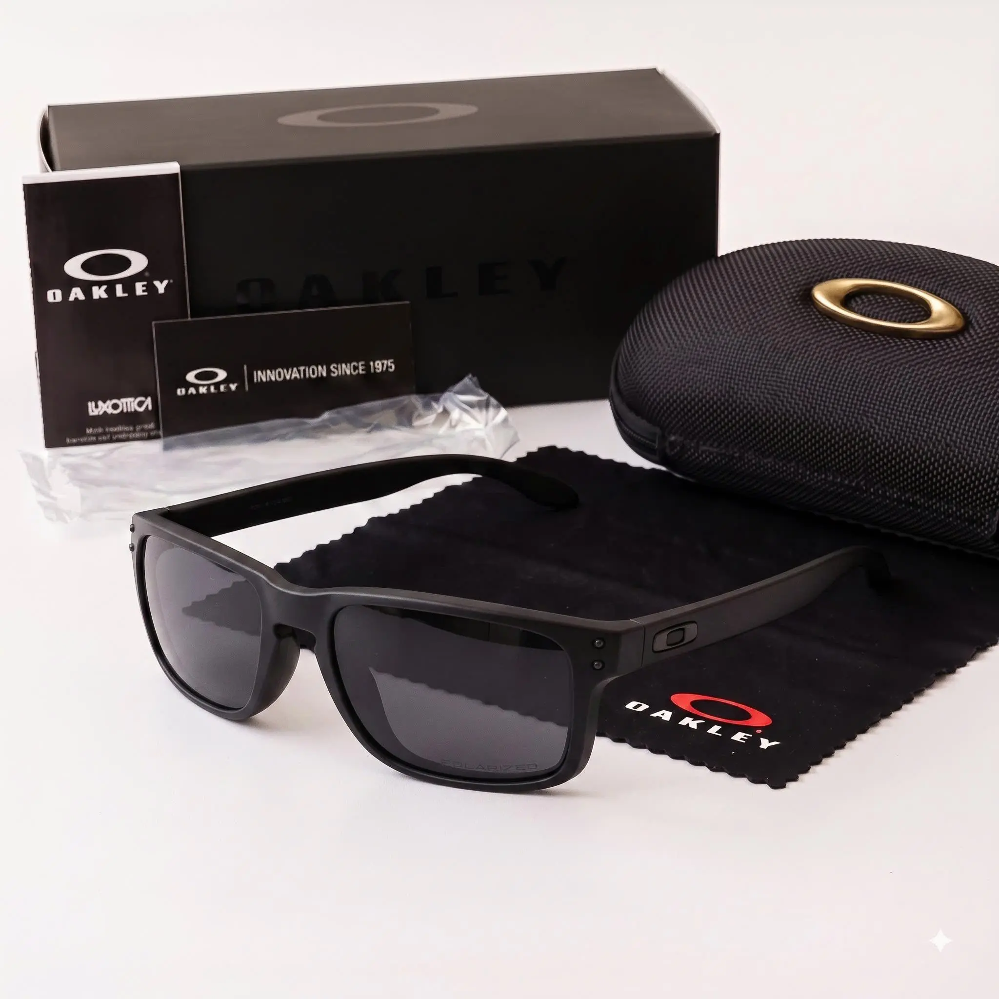 Oakley Holbrook Men’s Polarized Eyewear, Classic Square Sunglasses with UV Protection for Travel, Driving, Sports & Outdoor Use