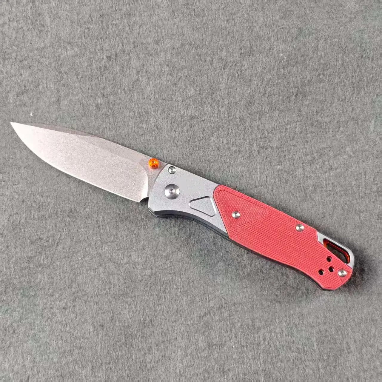 Folding knife, high-hardness blade, portable EDC tool, suitable for cutting tasks, outdoor camping and hiking.