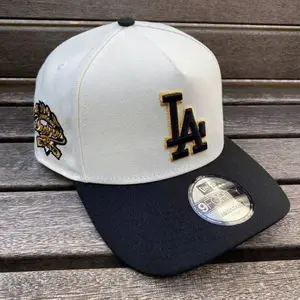 New Era LA Dodgers MLB 9FORTY Cap Flat Brim Hat with LA Logo Embroidery, MLB Streetwear Style Adjustable Fit Metal Buckle Closure All Seasons Wear United States Design