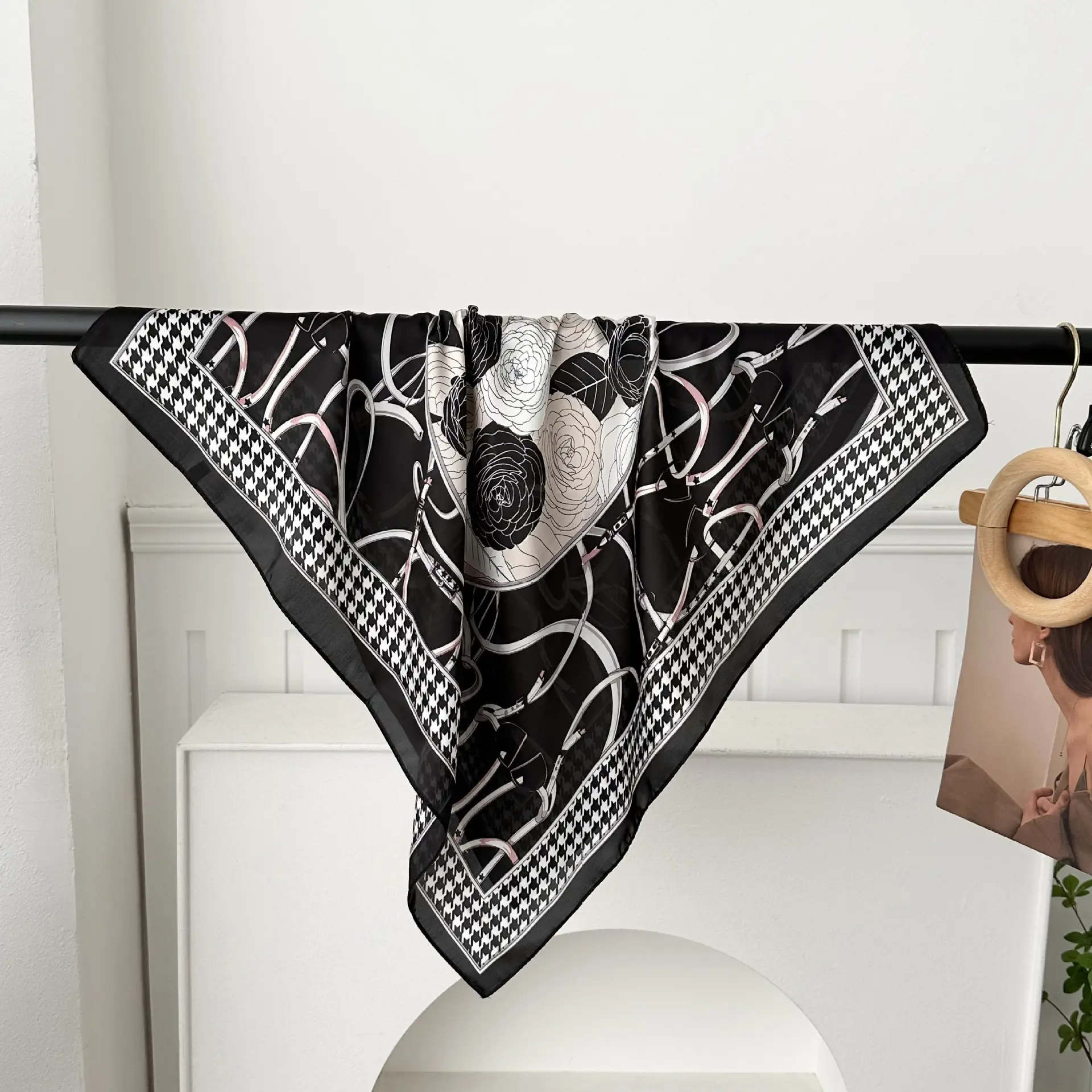 Colliding Pony Black