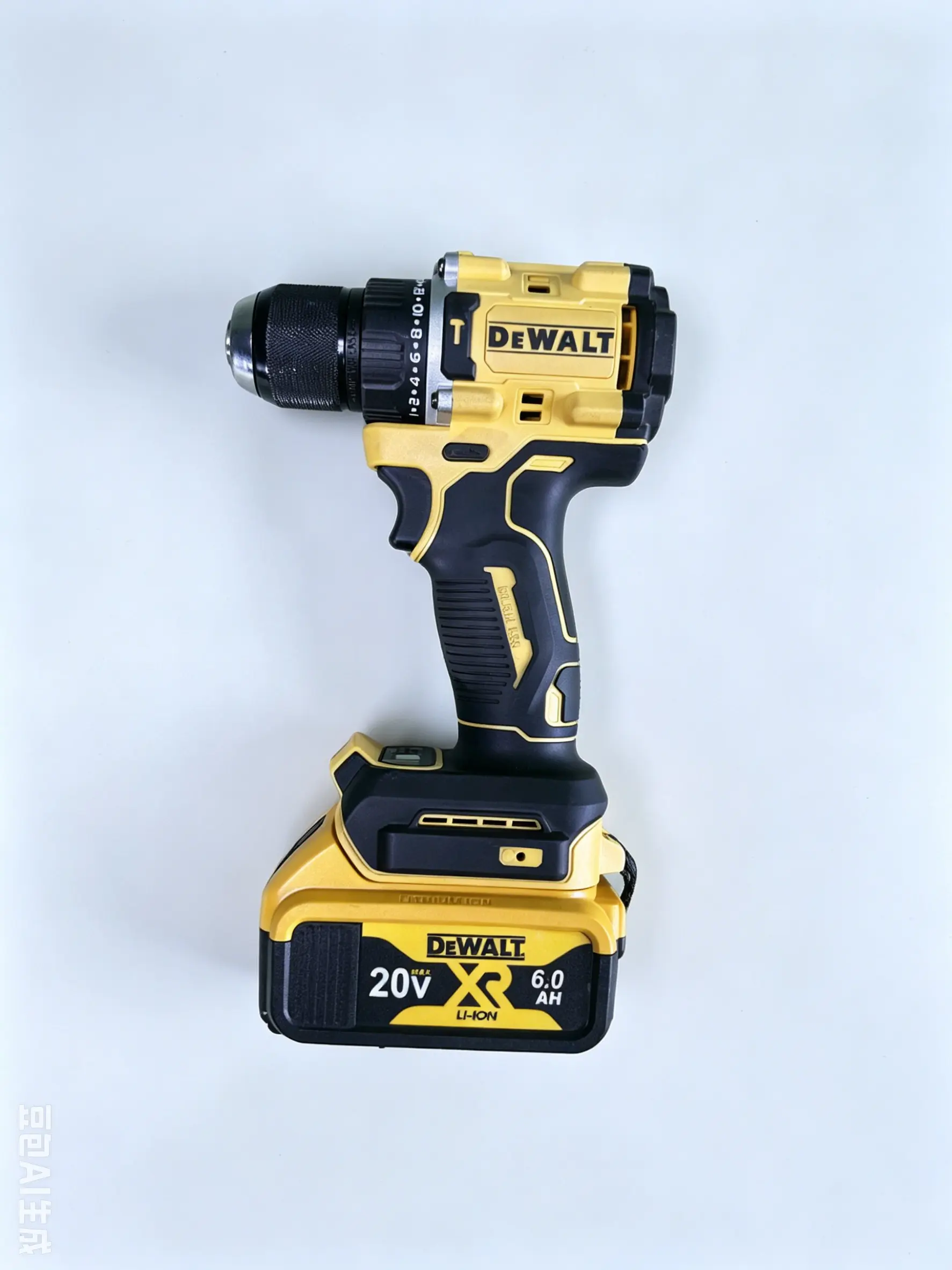 DeWALT DCF805 20V Brushless Cordless Impact Driver Kit, High Torque Electric Drill Screwdriver with Battery & Charger, Compact Power Drill for Wood Metal Drilling Blower storage active side