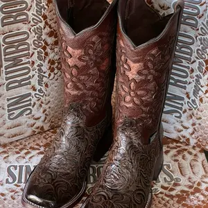Women's Tooled Leather Boots with Intricate Floral Embroidery and Comfortable Fit