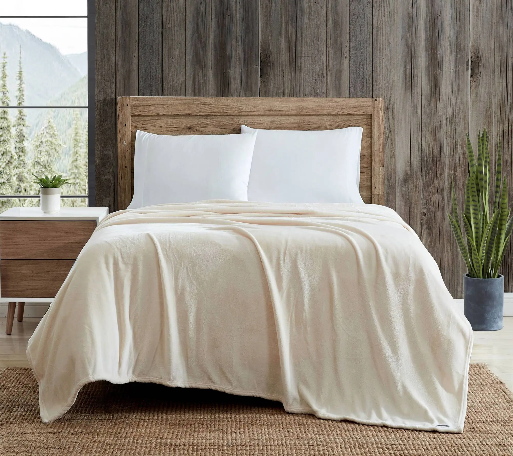 Eddie Bauer Ultra Soft White Flannel Full/Queen Blanket Eddie Bauer Ultra Soft White Flannel Full/Queen Blanket