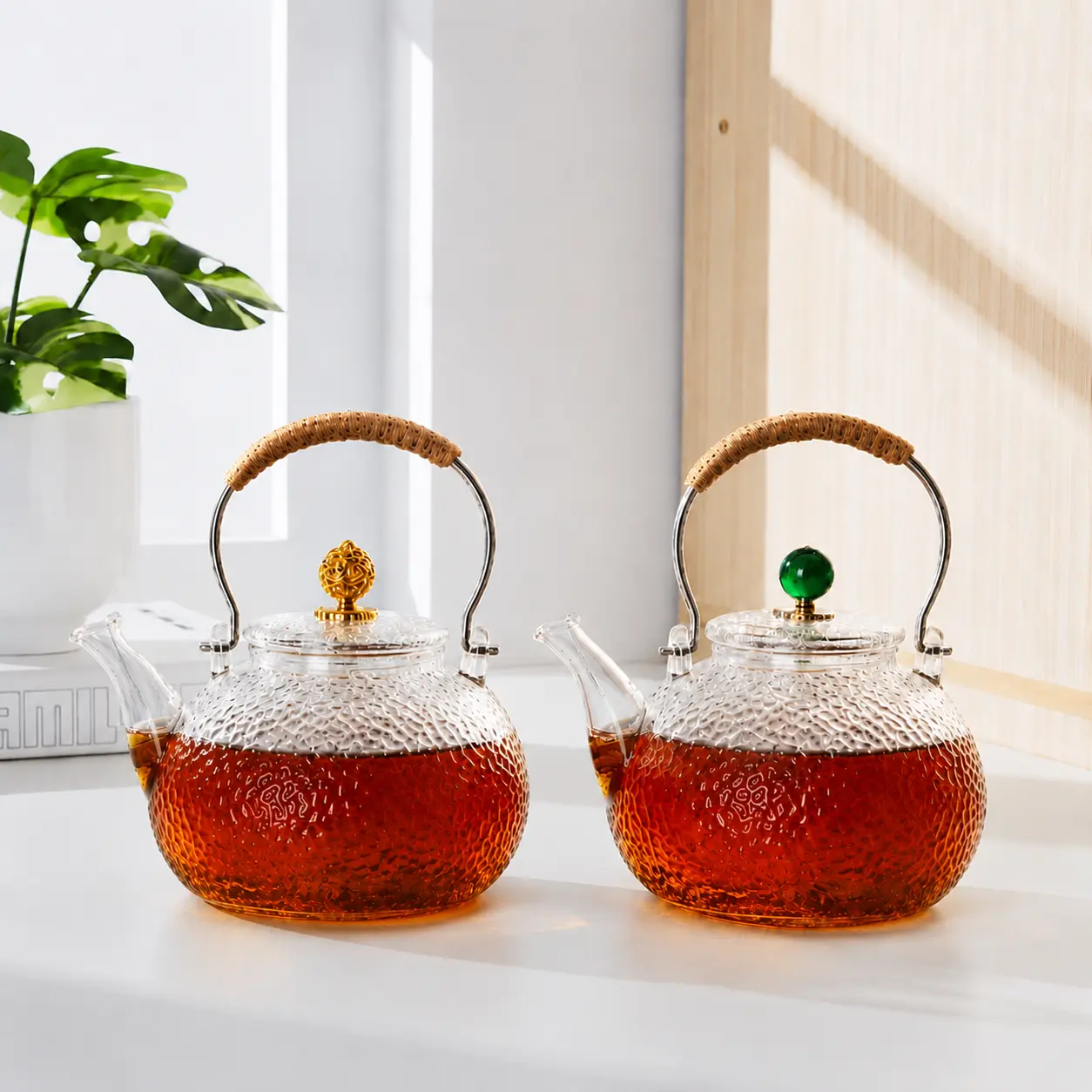 700ml hammered glass teapot with copper handle heat-resistant explosion-proof and high-temperature-resistant  high borosilicate glass home-made tea glass pot for women’s beauty scented tea   fruit tea