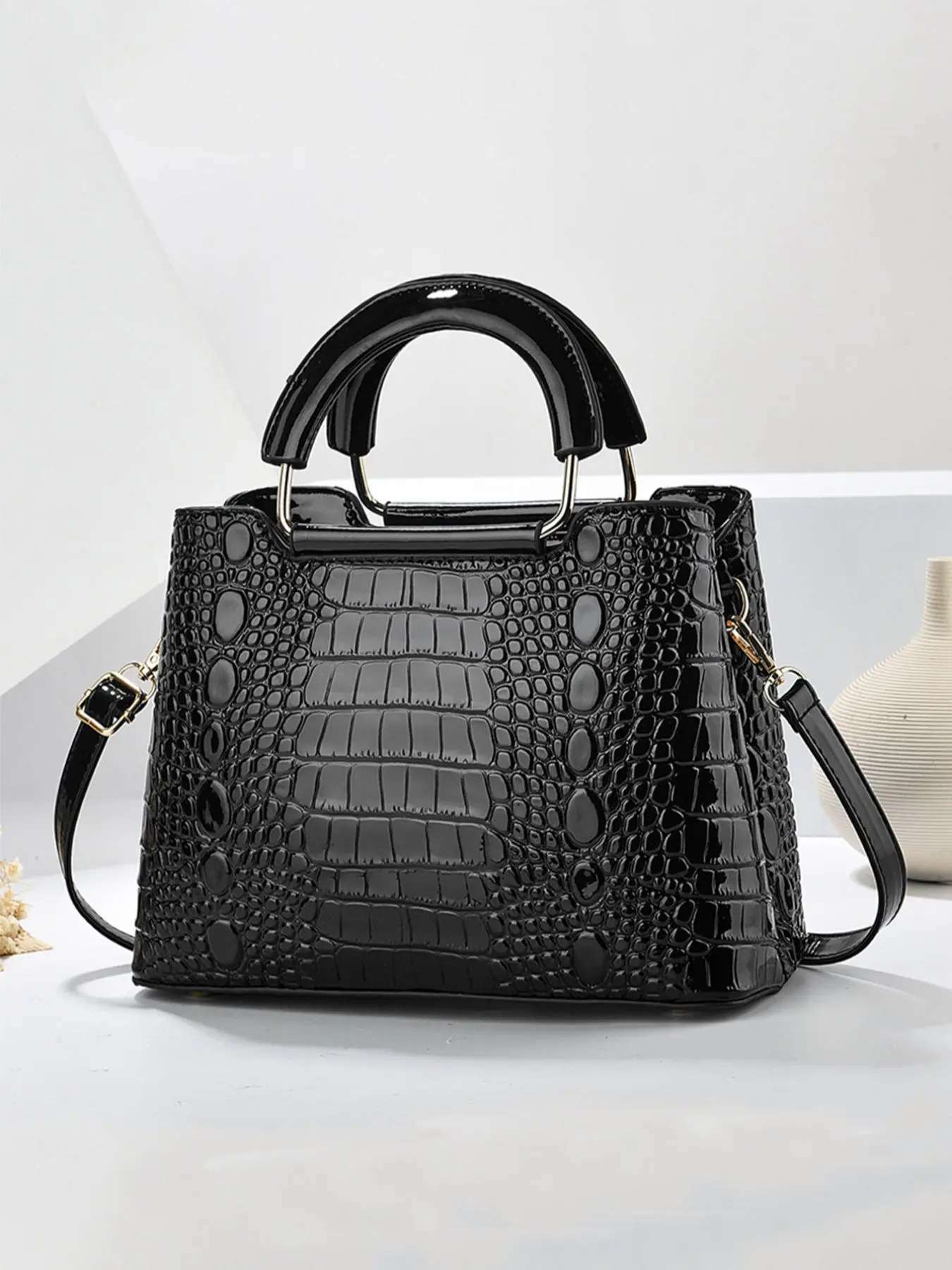 New Elegant Women's Handbag, Classic Style, Durable, Easy to Carry, Versatile, High-End, Large Capacity, Shoulder Strap, Crossbody Bag