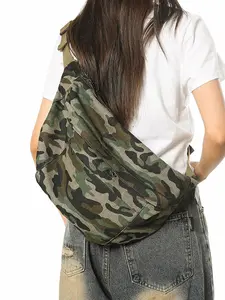 Retro camouflage canvas messenger bag, a must-have for individual and niche people going out, fashionable and casual, simple and casual, suitable for daily travel, shopping and street photography, etc.