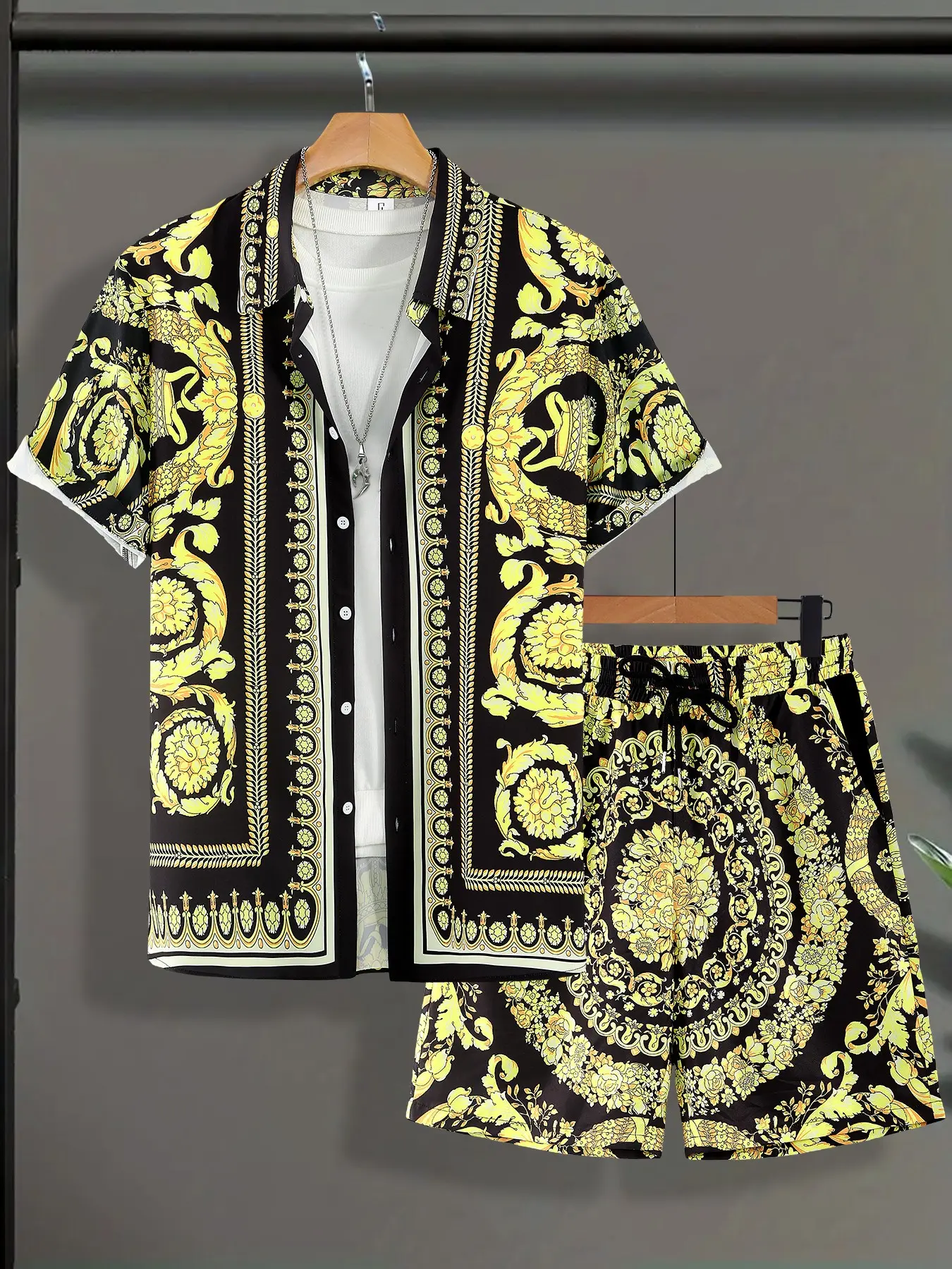 Men's Black & Gold Baroque Print 2-Piece Loungewear Set - Short-Sleeve Lapel Button-Down Shirt with Contrast White Cuffs + Elastic Drawstring Waist Shorts, Lightweight Breathable Fabric, Relaxed Fit, Retro, Casual Style, Ideal for Home Lounging, Vacation