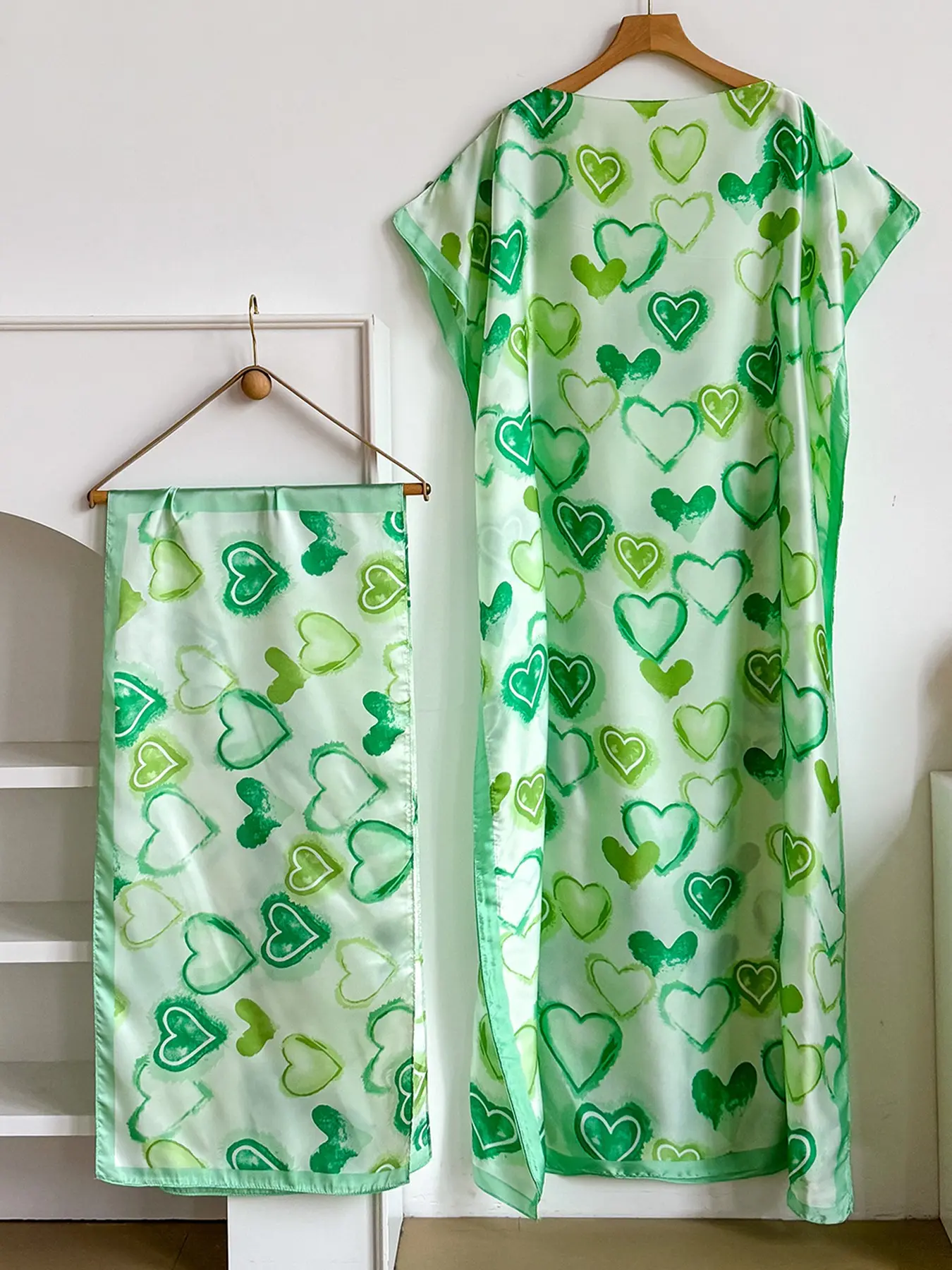 Elegant Heart Print Long Robe & Shawl Set, Moomoo Dress & Headscarf for Women, Beach Sun Protection Two-Piece Set, Beach Coverup, Beach Cover Ups