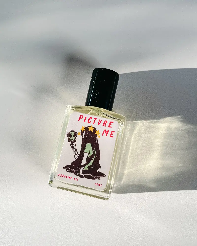 Picture Me-Roll on 15ml Oil: Raspberry, Roasted Marshmallow, Caramel, Sandalwood, & Soft Florals