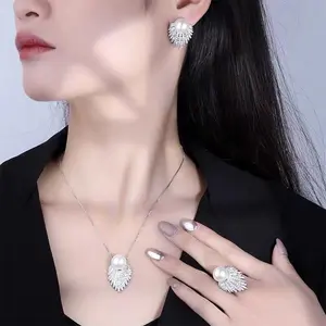 New diamond studded leaf pearl necklace earrings, personalized leaf earrings, luxurious and cool style set