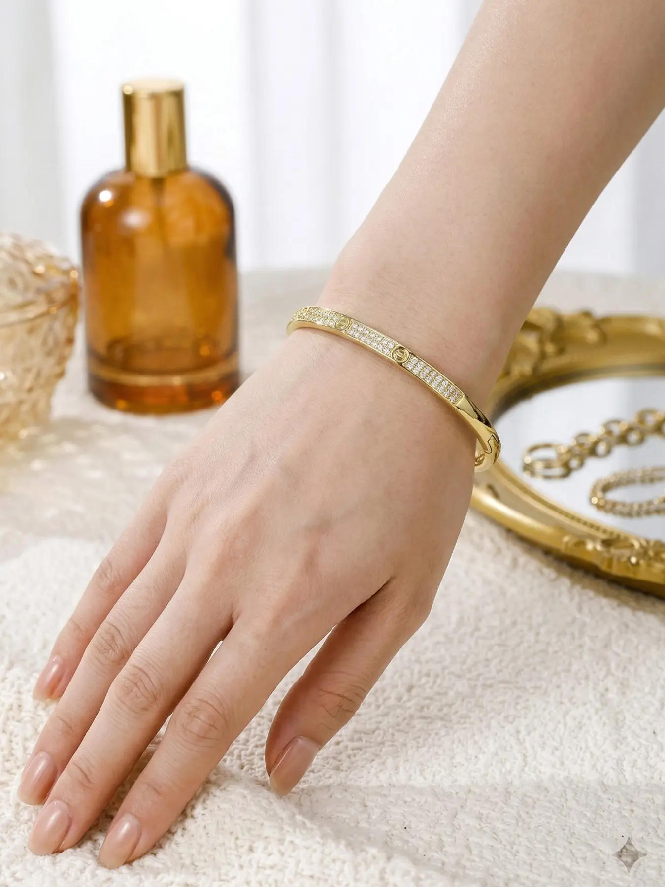 Elegant Bracelet for Women, Exquisite Bracelet, High-End Design, Simple Yet Stylish Accessory, Perfect Gift Idea, Elegant Minimalist Bangle, Bracelet Jewelry, Minimalist Bracelets, All Seasons Wear