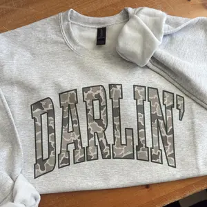 Darlin’ Sweatshirt – Cozy Casual Crewneck, Cute Southern-Inspired Graphic Sweater, Everyday Comfort Pullover, Trendy Gift for Her
