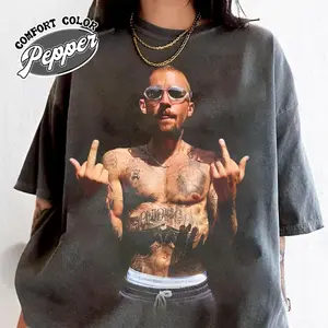 Comfort Colors Singer Middle Finger T-Shirt, Coachella Shirt, Unisex  Cotton Top Womenswear Menswear  Streetwear Printed