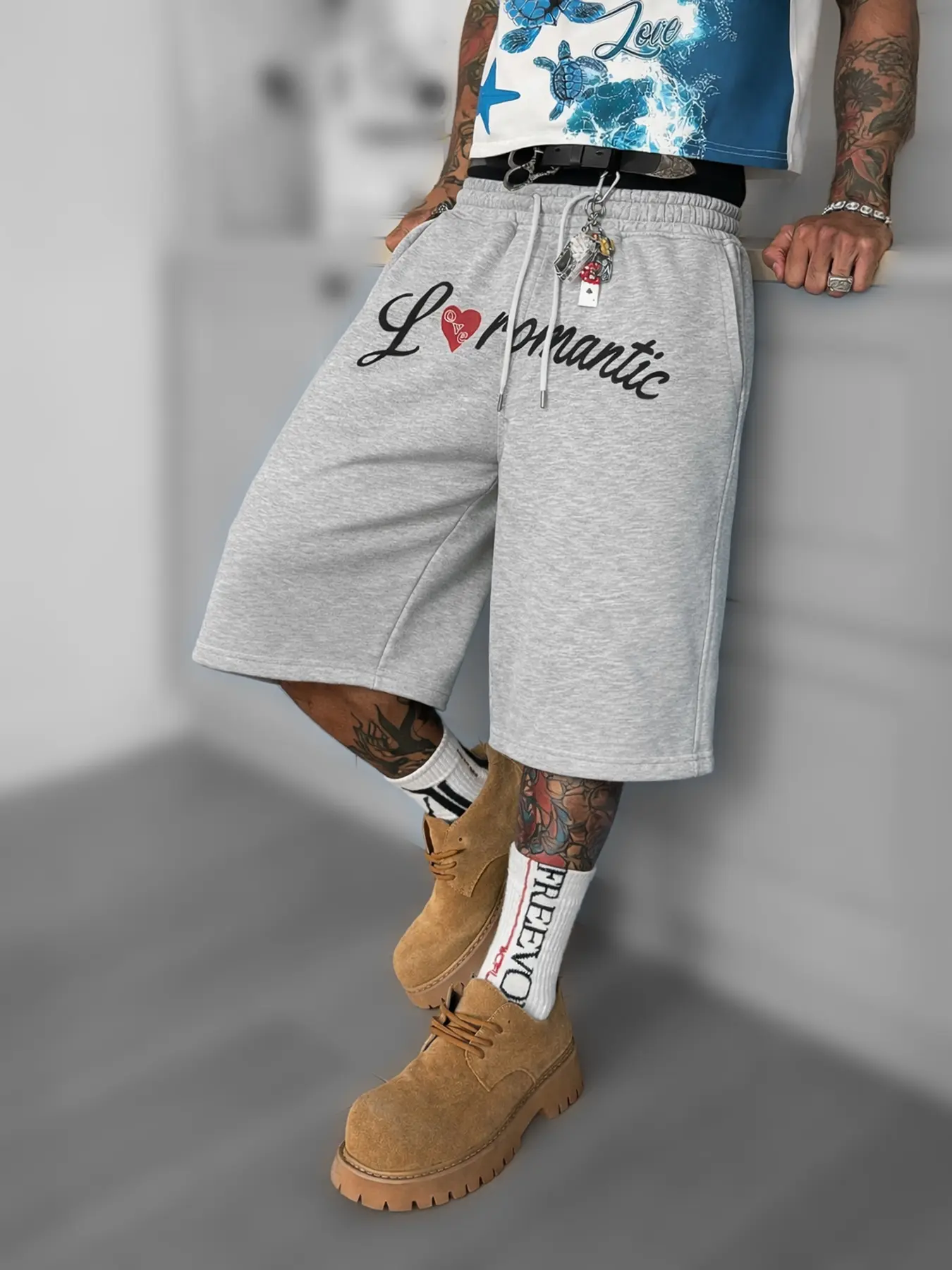 Men's Stylish Chic Cropped Wide-Leg Sweatpants Shorts - Capri Pants with Heart & Letter Graphic Print, Drawstring Waist, Retro Vintage Above-The-Knee Streetwear for Summer Resort Wear