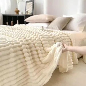 Ultra-Soft Plush Blanket, Cream Color Design, Soft and Skin-Friendly, Warm and Comfortable. Suitable for Beds, Sofas, and Home Decor, Ideal Gift for All Seasons.