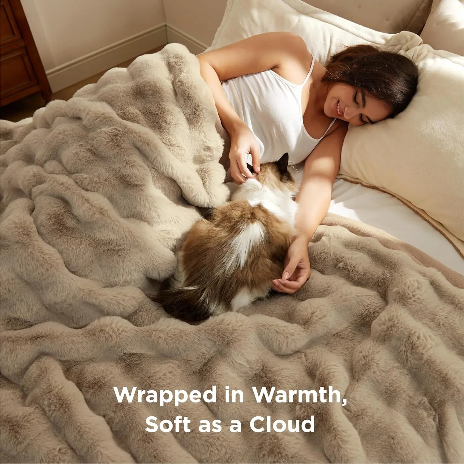 Raybee MarshMellow Comforter - 750GSM Fluffy Faux Rabbit Fur Fluff Throw, Oversized Large Household Decor Light Comforter Throw, Soft Cozy Machine Washable Thick Warm Blanket for Couch Bed, Women’s Birthday Gift, Fluff Throws