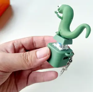Lizard Sound Button Simulated Lizard Keychain with Unique Design and Sound Function, Fun Gift for Friends