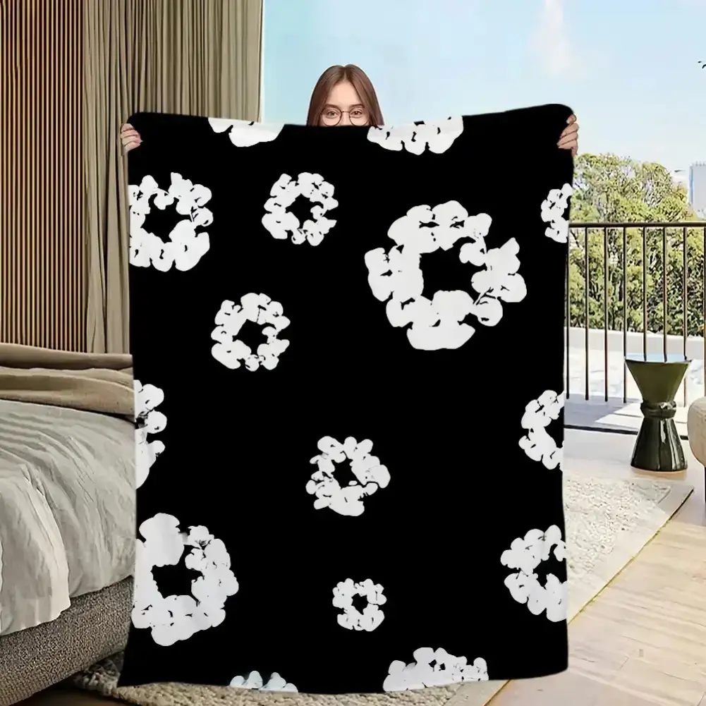Classic Lightweight Cartoon Print Luxury Flannel Blanket - Soft, Comfortable, for Sofa & Bedroom Use, Trendy Home Decor, Ideal Holiday Gift