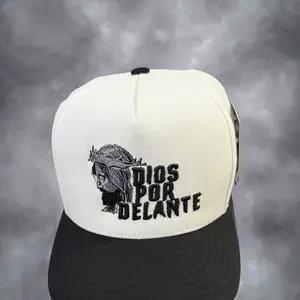 Dios por Delante Hat