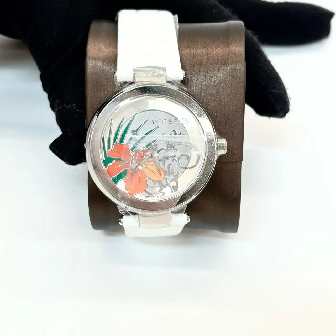 Pre-Owned Versace Ladies Elegant Round Floral Dial Gold-Plated Quartz Watch, Model S1099, N 23327193