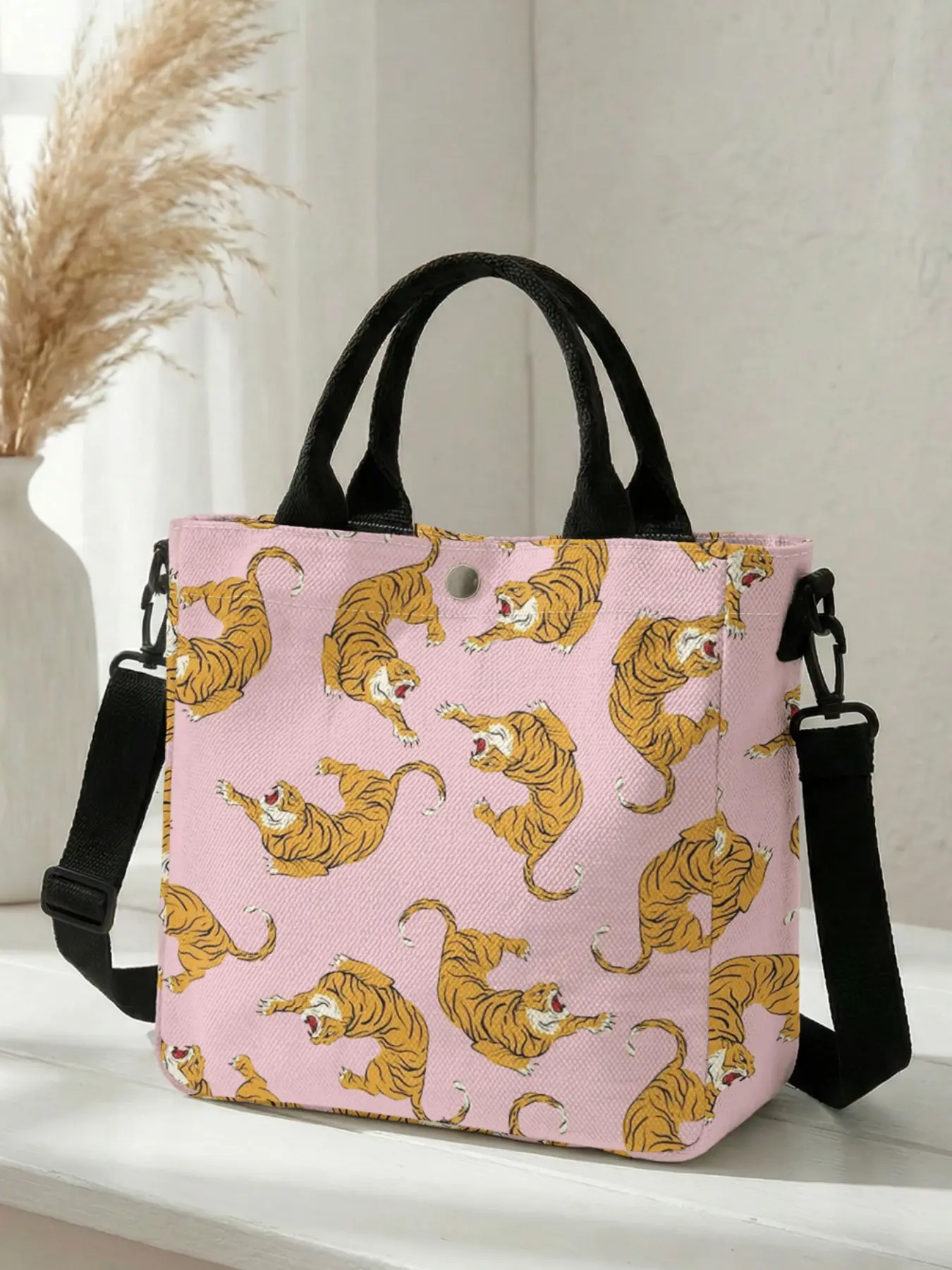 1 piece of 2D printed fashion crossbody bag with tiger print pattern, adjustable shoulder strap + snap closure | students/suit-and-tie workers/street outings | a street essential that combines aesthetic appeal and practicality