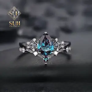 Vintage alloy vintage exaggerated double-layer flower ring, blue and white water droplet crystal shimmering and clear, retro carved flower ring with small diamonds, suitable for various occasions such as dates and daily wear, high-end and durable