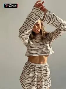 Two-Piece Set Women's Zebra Stripe Print Crop Tee Patched Split Hem Shorts Pyjama Casual Comfy Round Neck Drop Shoulder Top Elastic Waist Shorts PJ Set Women's Sleepwear Spring Fall Pajama Set Pajamas