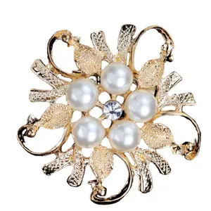 Trendy Pearl Flower Brooch for Men Women Fashion Luxury Rhinestone Flower Brooches Pins Jewelry Accessories Party Gifts 2024