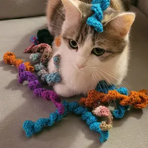 3 Crochet cat curly q's crochet