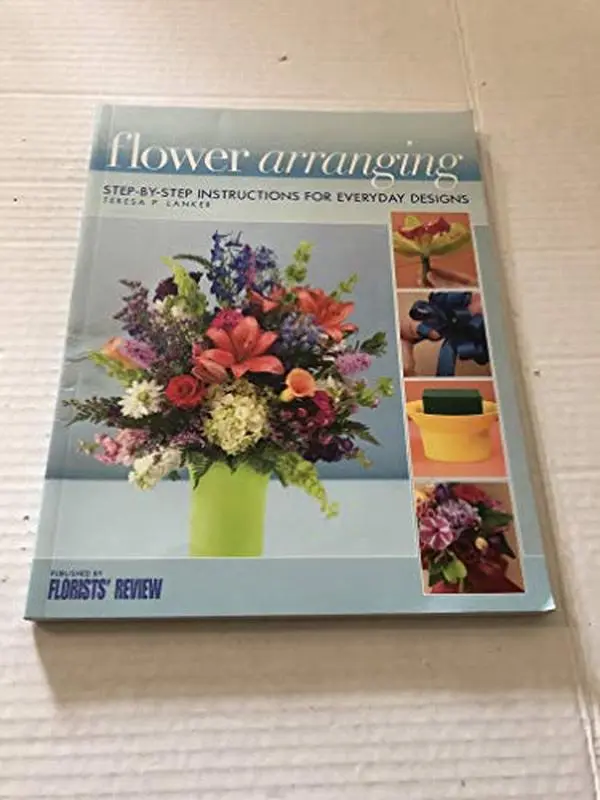 Used Soft Cover Book - Flower Arranging: Step-By-Step Instructions for Everyday Designs by Teresa P. Lanker, 500 Photos, Comprehensive Flower Glossary, Floral Design Students Resource, Florists Review Approved (English), 2007 Edition, 159 Pages, Good, Lat