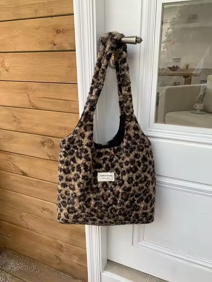 Autumn/winter new leopard print plush bag, fashionable and casual shoulder bag, women's daily commuting bag