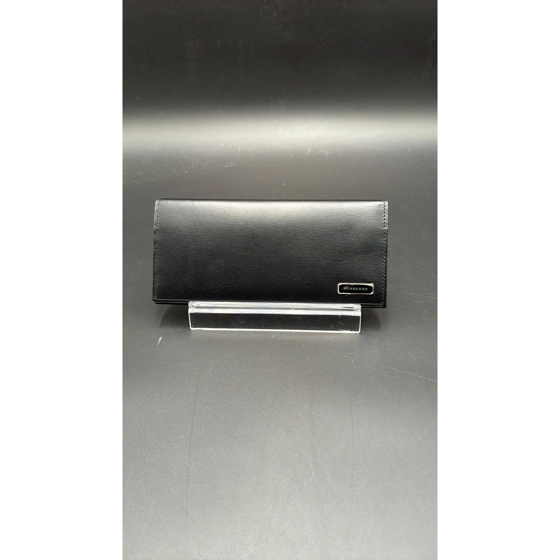 Pre-owned Leather Luxury Bags & Accessories Burberry Bi Fold Wallet, Black Date Code: NODC07242605. Entrupy ID: 4YCKBD2.