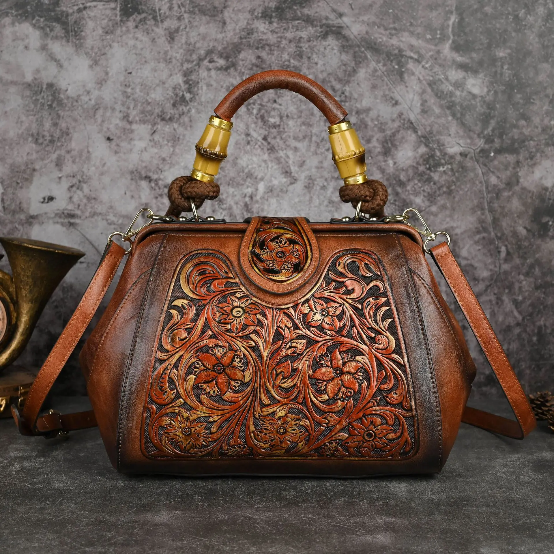 Vintage Leather Doctor Bag for Women, Fashionable Hobo Bag with a Crossbody Strap, Casual Trendy Purse, Retro Doctor