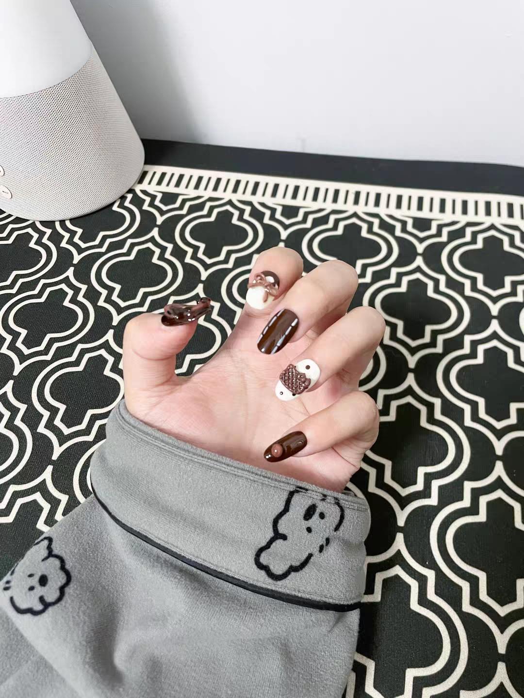 【Lucy UU】Cute Chocolate Brown 3D Cat Press On Nails Medium Square Shape Handmade Reusable Sweet Fake Nail With Bow Bag Accents For Women