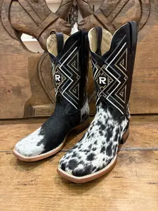 Cow Hide Boots / Pelo De Vaca