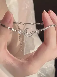 1 Pc Elegant New Moon Charm Bracelet, Fashion Alloy Jewelry, Trendy Jewellery Accessories, Ideal Gift for Girlfriend, Star Chaser Present, Women's Hand Chain, Stackable Bracelets, Adjustable Slider Bracelets