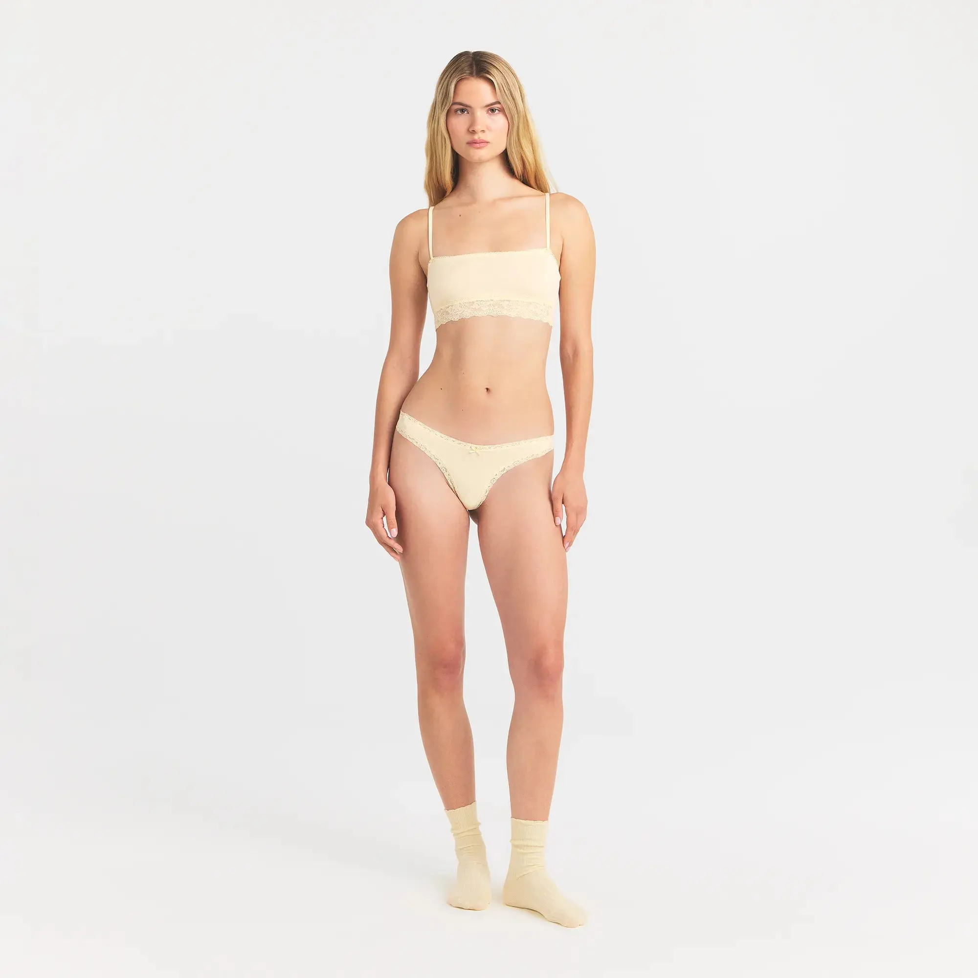 SKIMS LIGHTWEIGHT COTTON LACE THONG SKIMS LIGHTWEIGHT COTTON LACE THONG