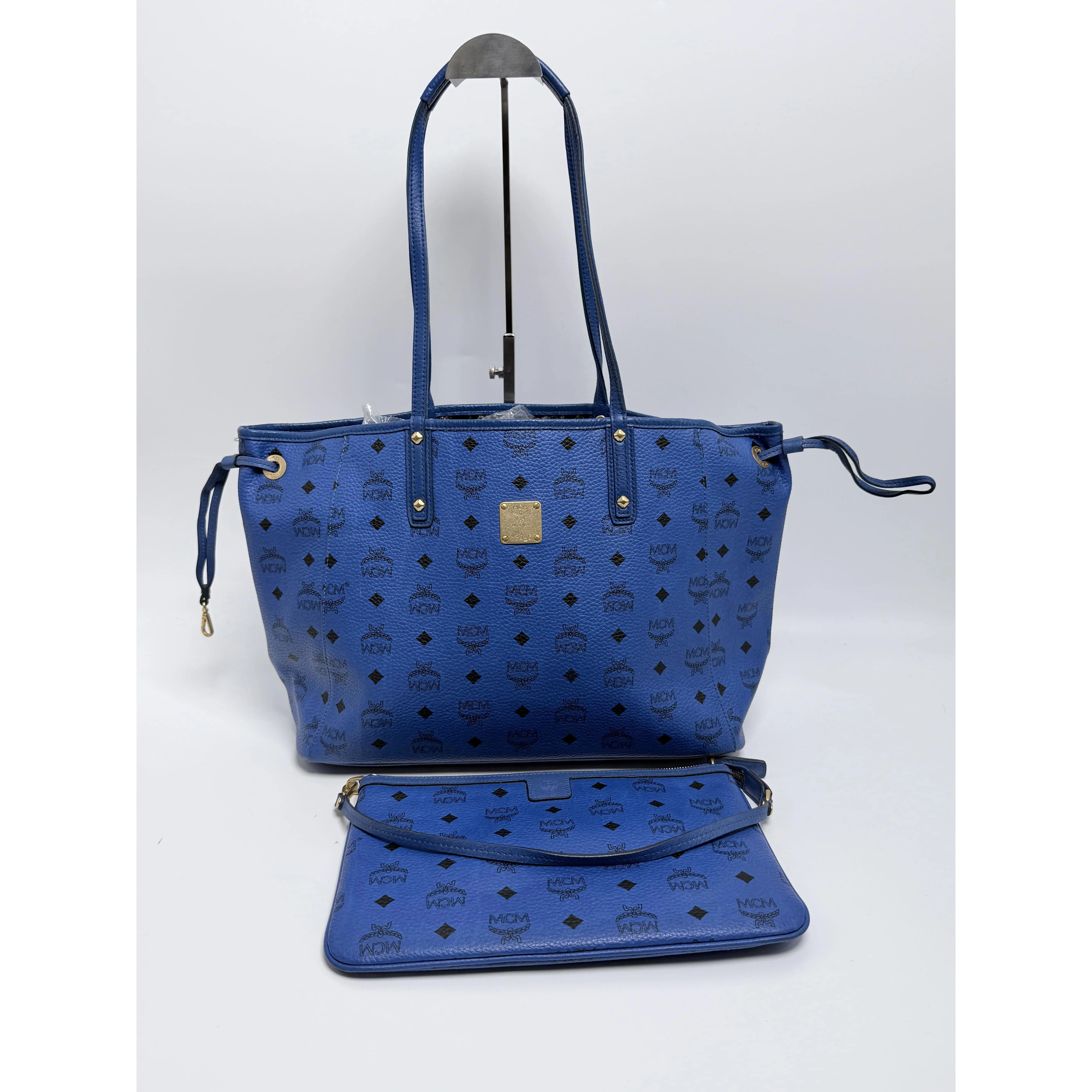 Pre-owned MCM Leather Shoulder Bags Munich Blue Visetos Medium Liz Reversible Shopper Tote Bag Shoulder Handbag with Pouch JD401MCM
