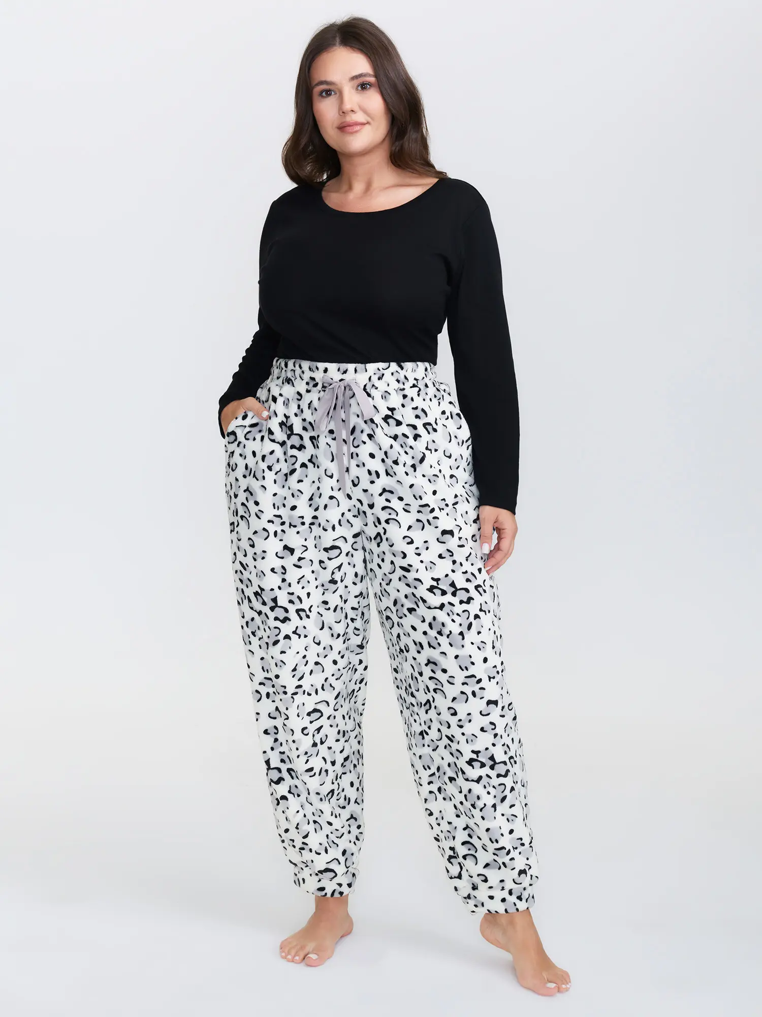 BloomChic Women's Plus Size Leopard Print Polyester Jogger Garment - Stretchy Cuff, Smooth Fabric, Tie Belt Pocket, Wide Legs, Capri Length, Thick Thigh-Friendly Multicolor Loungewear Bottoms [14-16/1x,18-20/2x,M-6X] 2026 Summer Pick, Plus Size Basics, An