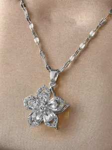 Elegant Women's Stainless Steel Necklace, All Seasons Silver Color Plated Jewelry, Fashionable Floral Five-Petal Flower Design, High-Quality Accessory