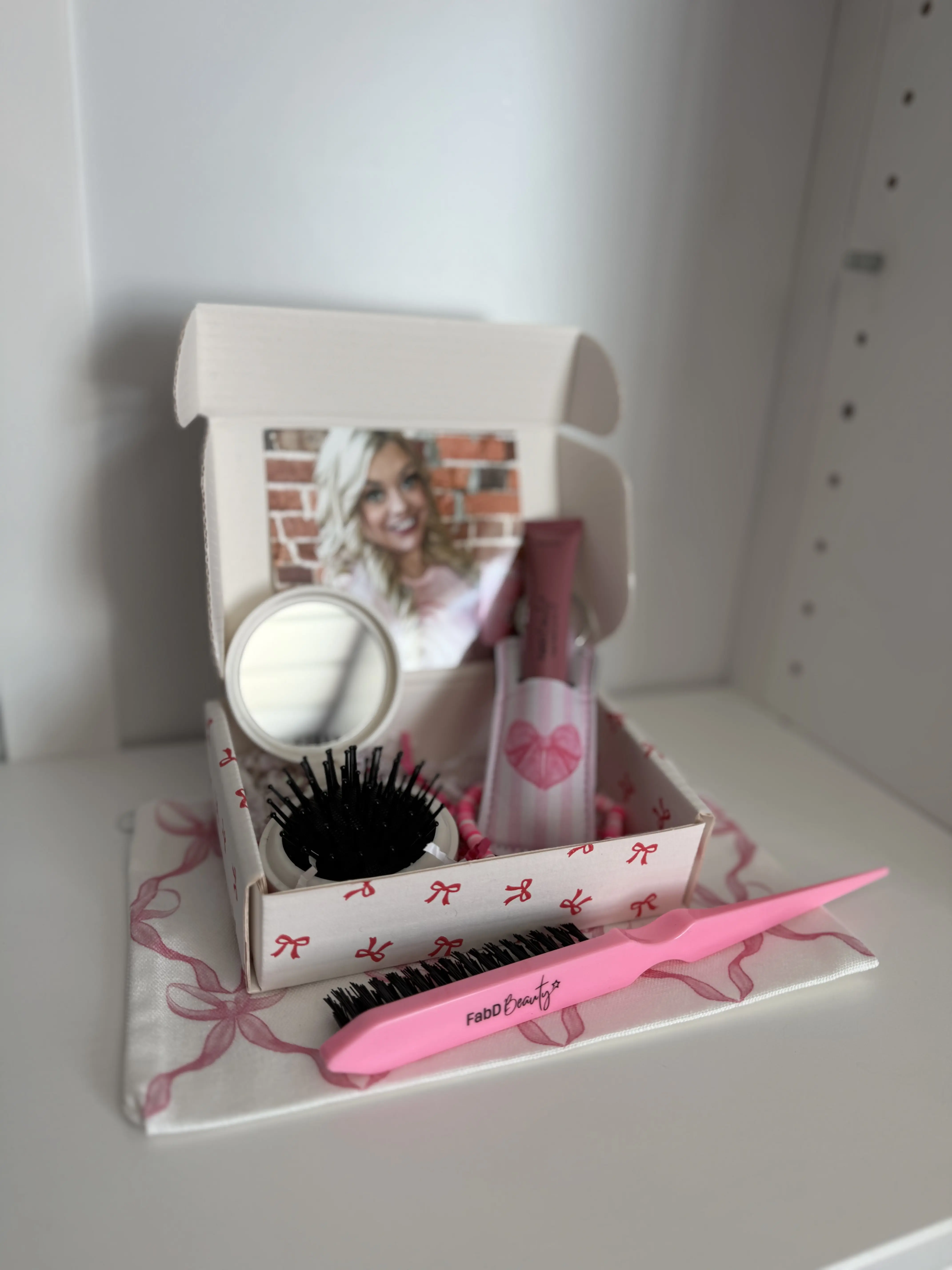 FabD Beauty Insiders Monthly Themed Beauty Box - July2026 (Choose the Subscription Option) Glam Set Combination Set Makeup Lash Mirror Cosmetic