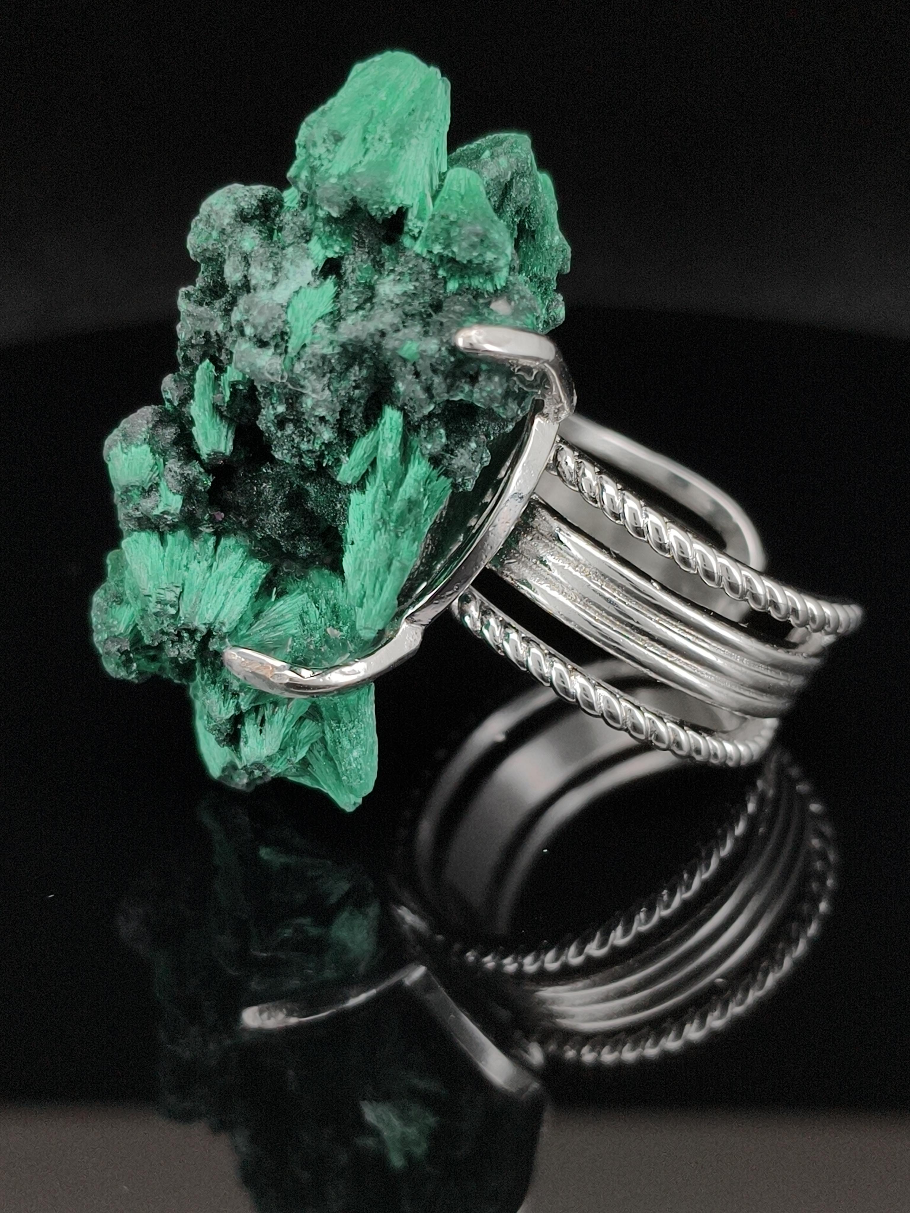 Unique natural crystal ring Natural raw stone and ore ring, crystal tooth ring inlay, fashionable and unique design with a sense of individuality, natural raw stone for women Unique natural crystal ring Natural raw stone and ore ring, crystal tooth ring inlay, fashionable and unique design with a sense of individuality, natural raw stone for women