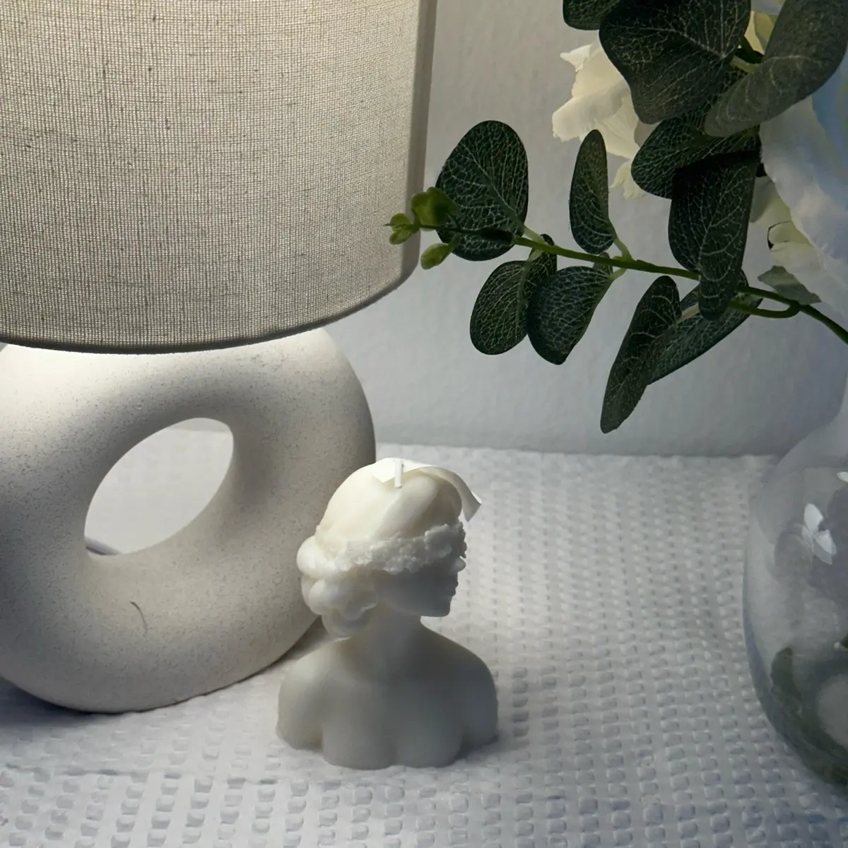 Maiden Bust Statue Scented Candle,100G Aroma Soy Wax Greek Vegan Aesthetic Decorative Candle for Table Photo Prop Birthday,Prefect Gift for Meditation Stress Relief Mood Boosting Bath Yoga (White) Decoration