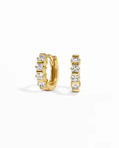 Sami Jewels Studded Emma Huggies, Earrings for Women, Huggie Hoops, 925 Sterling Silver CZ Huggie Hoop Earrings, Sold as a Pair, Hypoallergenic and Nickel-free, Ideal for Everyday Wear, Gold Plated Hoop Earrings