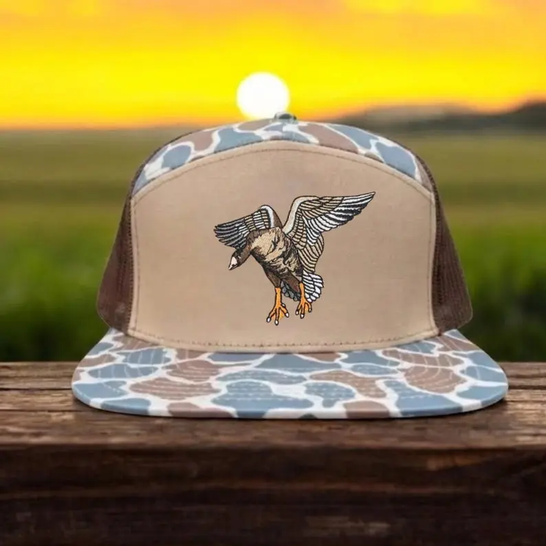 Goose Hunting Trucker Hat Landing Goose Camo Mesh Snapback Embroidered Waterfowl Cap Adjustable Outdoor Hunting Hat Gift for Goose Hunters Men Women Durable Stylish Camo Hunting Accessories