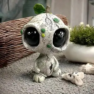 Whimsical Big-Eyed Creature Resin Sculpture, Artistic Garden & Home Decor, Leaves, Textured Design, Perfect for Thanksgiving