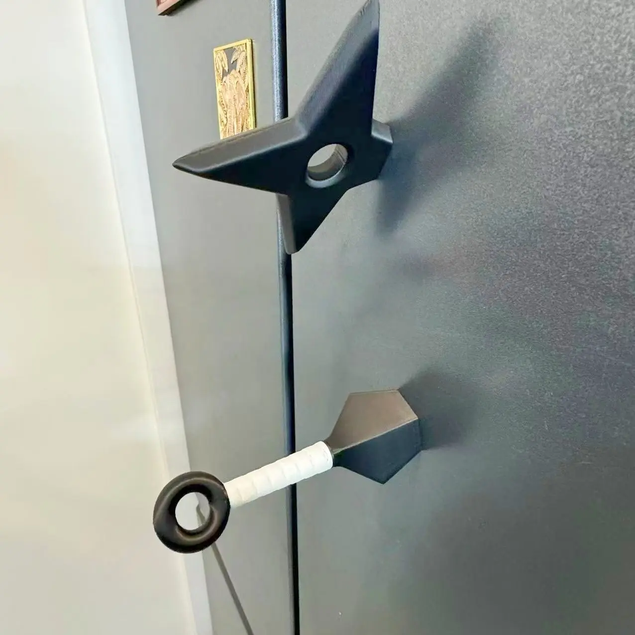 2Pcs 3D Printed Ninja Shuriken Fridge Magnets, Refrigerator Decorating Magnets, Fun Dart Shape Refrigerator Decor Ornament, Decorative Set for Fridge and Dishwasher, Household Decoration, Souvenir Gift for Daily Use, Magnetic Item
