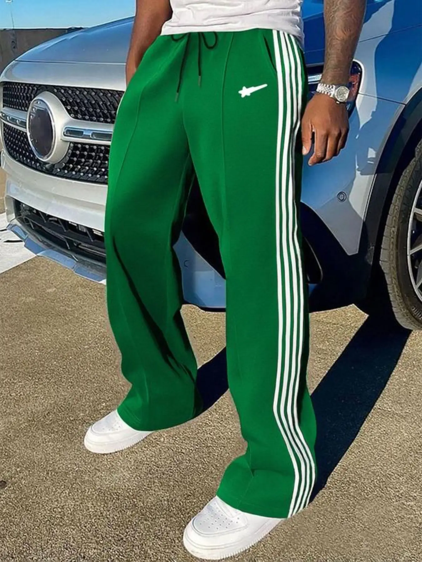 Loose Fit Sport Sweatpants, Side Stripe Design, Vintage Style, Athleisure Style, Ideal for Training, Gym, Running, Casual Streetwear, Casual Sportswear Pants, All Seasons, Casual Fitness Pants, Activewear Bottoms, Casual Comfy Sporty