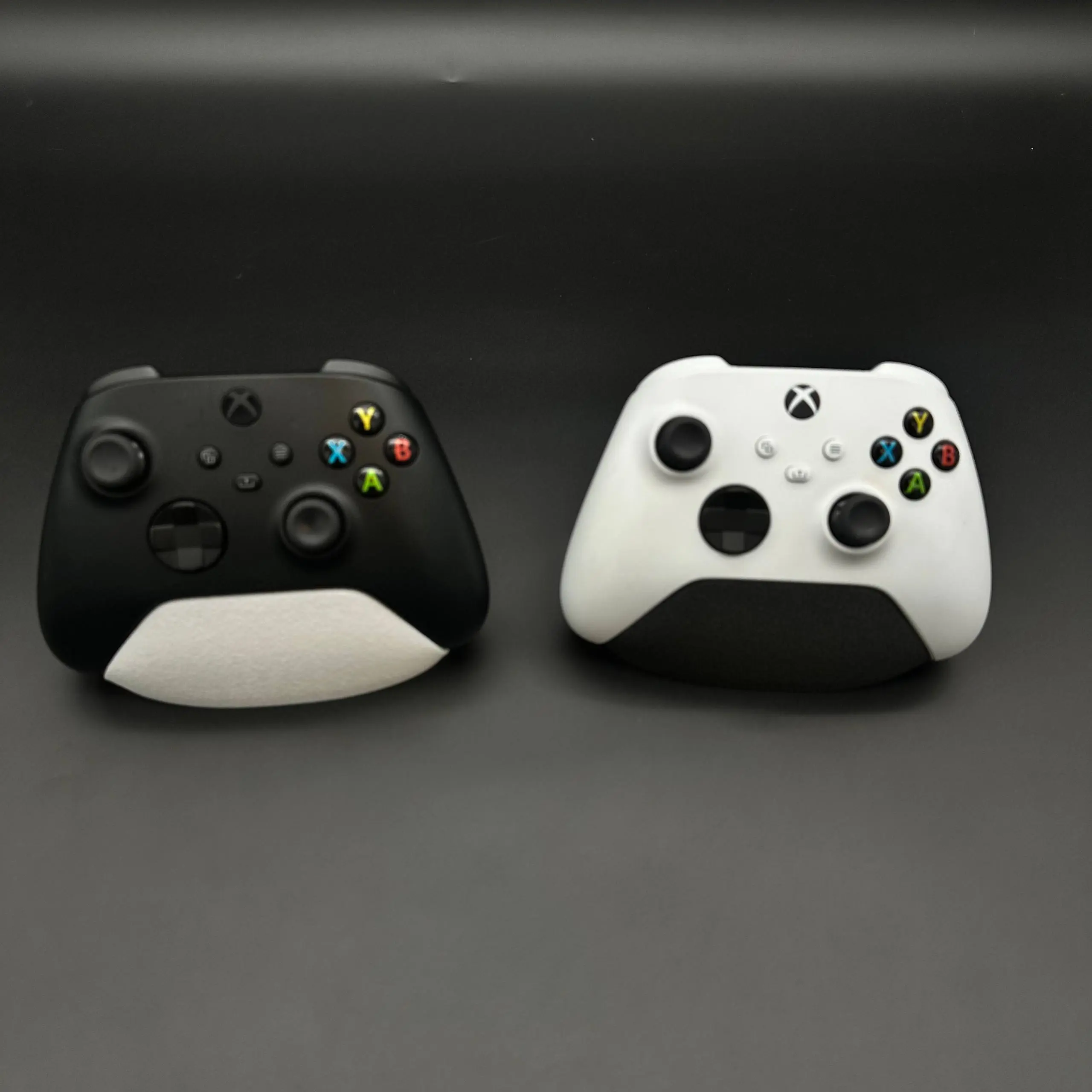 Minimalist PS5 & Xbox Controller Stand - Reflective or Matte Finish, Durable 3D Printed Design, Perfect Fit for Game Joystick & Smartphone, 5"x2.5"x3"
